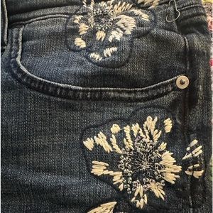 Women’s Slim Boyfriend Pilcro Embroidered Shorts